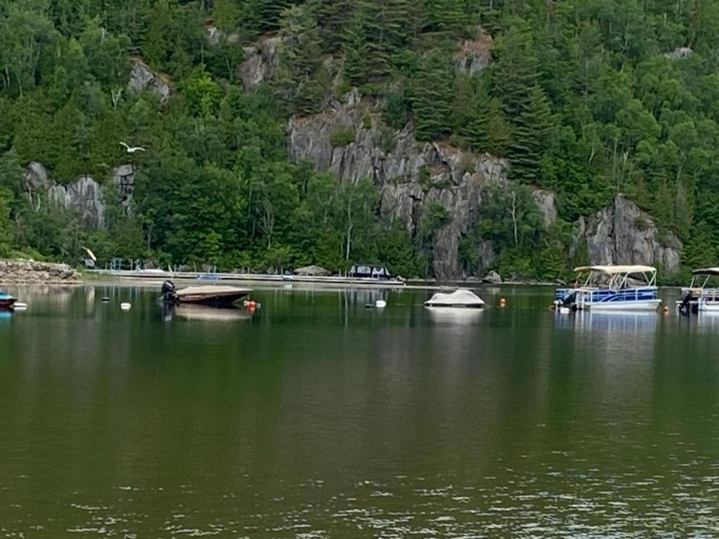 Lake Side Escape Villa Notre-Dame-de-la-Salette Exterior photo